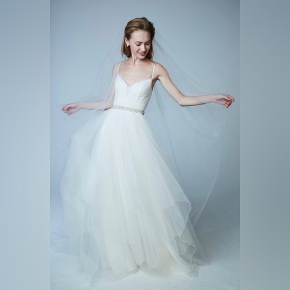 Vow’d Ivory Charming Wedding Dress 2 - Picture 4 of 9